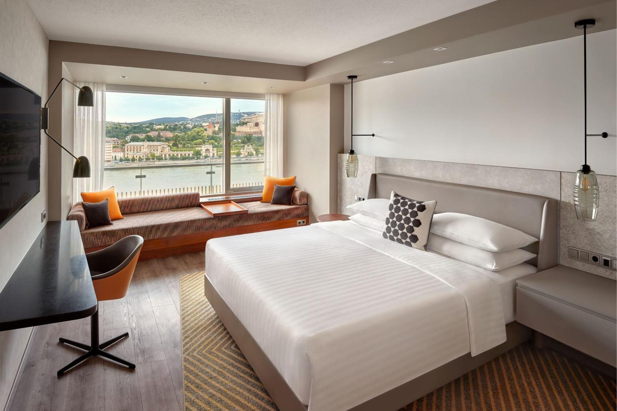 Deluxe View Room, Guest room, 1 King,1592879441:JPEG
