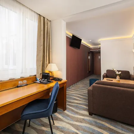 Carlton Hotel Buda Castle-3
